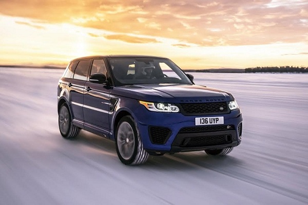 Thử khả năng tăng tốc của Range Rover Sport SVR trên nhiều địa hình